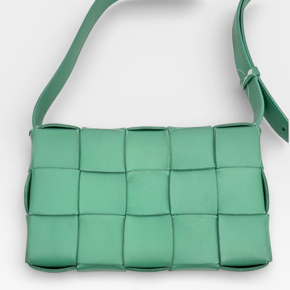 NEW Bottega‎ Veneta Cassette Bag in Mermaid/Gold Leather Crossbody - Picture 12 of 16